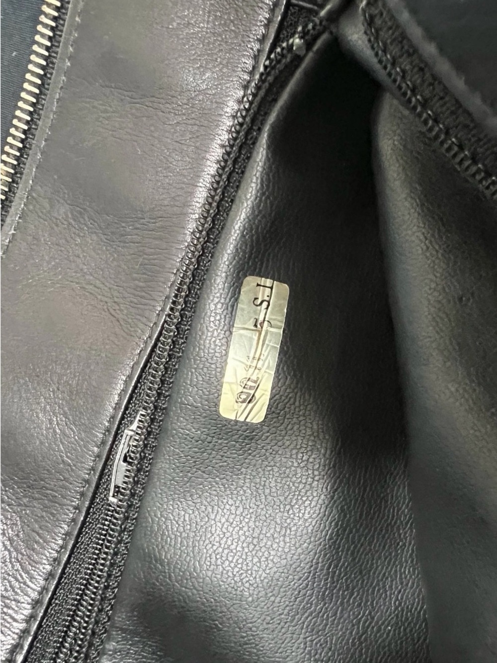 CHANEL Black Quilted Leather Shoulder Bag with Gold CC Hardware - Picture 11 of 12
